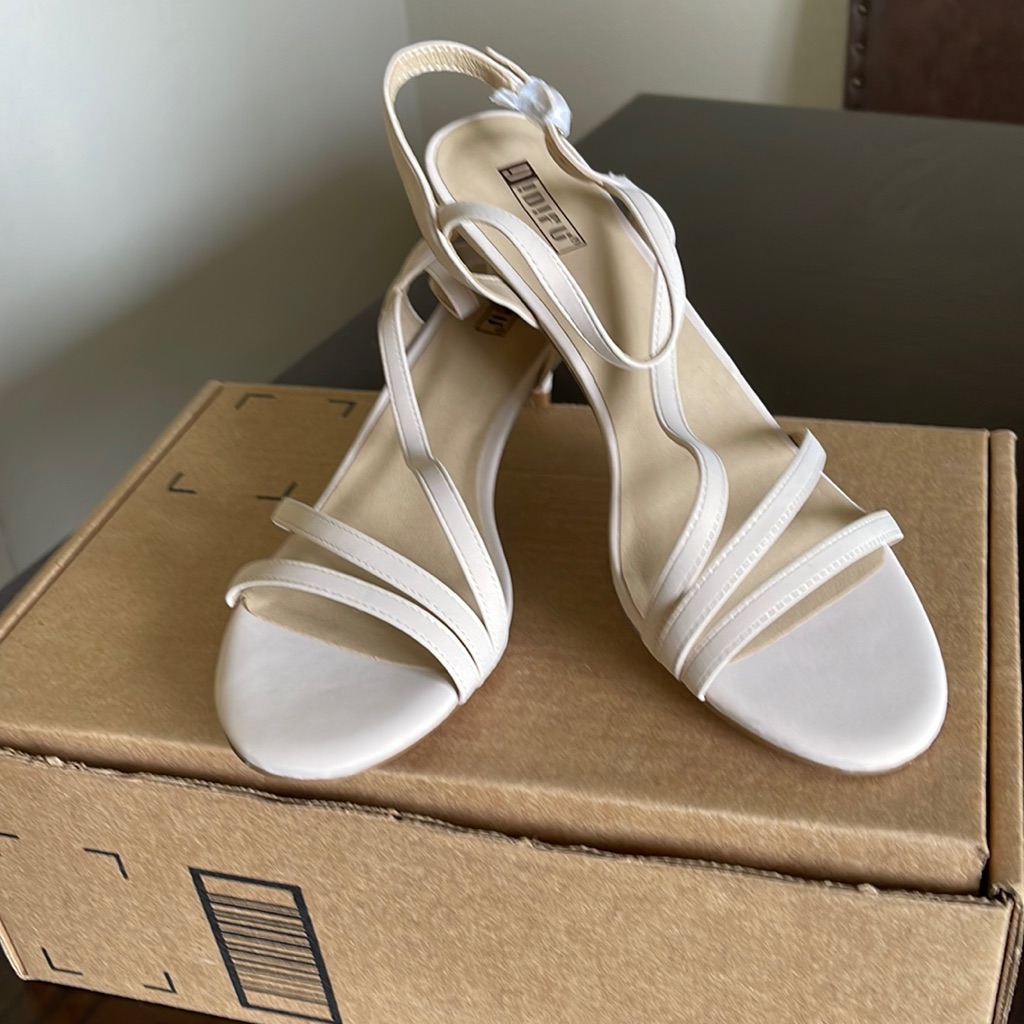 Nwot. Idifu Gloria Strappy Nude